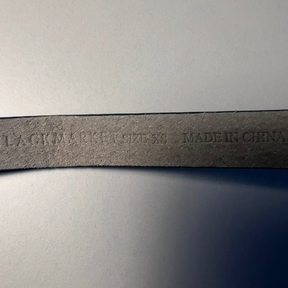 WHITE HOUSE BLACK MARKET Suede Stretch Skinny Belt - Picture 3 of 8